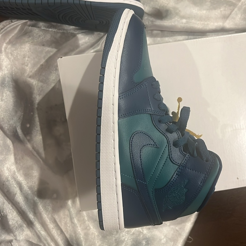 Women's AIR JORDAN 1 MID Sky J Teal/ Sky J FR blue